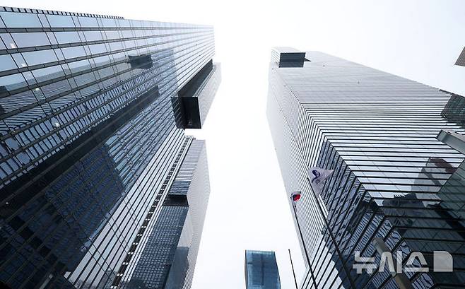 [서울=뉴시스] 김선웅 기자 = 서울 서초구 삼성전자 서초사옥의 모습. 2025.01.31. mangusta@newsis.com
