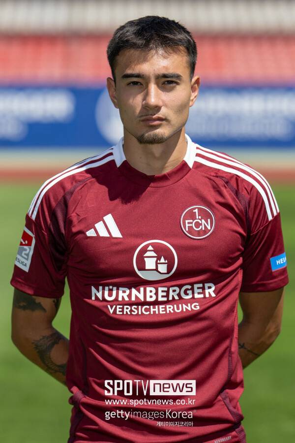 ▲ 홍명보 축구대표팀 감독은 옌스 카스트로프의 발탁 여부에 대해 시간이 오래 걸리는 문제라고 선을 그었다. 단기간에 모여 있다가 가는 대표팀의 상황을 고려하면 풀어야 할 문제가 많다고 설명했다.