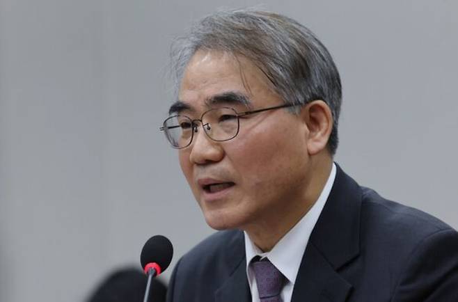 조한창 헌법재판관이 지난해 12월24일 오전 서울 여의도 국회에서 열린 헌법재판관 후보자 인사청문회에서 위원 질의에 답하고 있다.ⓒ연합뉴스