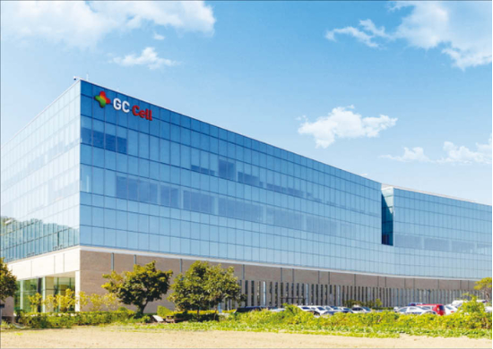 차바이오컴플렉스 전경(좌), 지씨셀센터 전경(우). (각 사 제공)