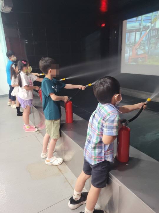 - 파주시가 맞벌이 가정과 돌봄이 필요한 아동을 돌보는 ‘파주시 다함께돌봄센터’ 8곳의 운영시간을 연장한다. 파주시 제공