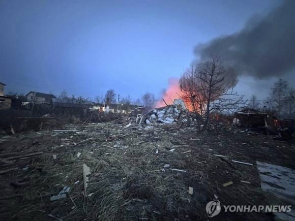 11일(현지 시간) 러시아 모스크바 외곽에 격추된 우크라이나 드론. AP 연합뉴스