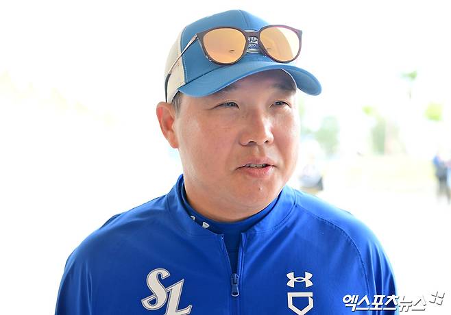 삼성 라이온즈 박진만 감독이 올해 스프링캠프에서 인터뷰하고 있다. 엑스포츠뉴스 DB