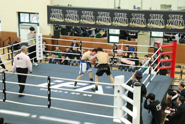 요즘 프로복싱을 보신 적이 있는지요? 지난 9일 열린 국내 프로복싱대회의 한 장면./KBM