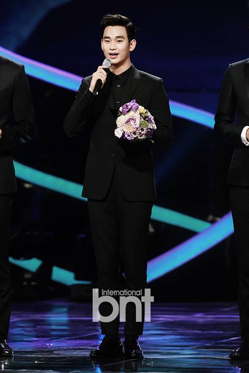 “나 때문에 죽고 싶어야돼”… 김수현, 과거 이상형 재조명 ©bnt뉴스