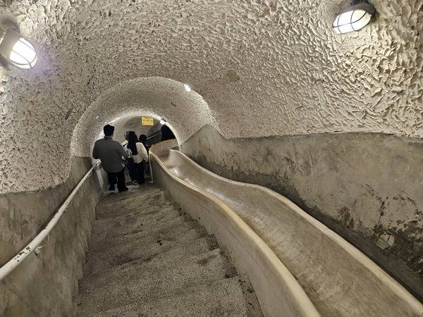 타이베이의 유서 깊은 호텔 원산대반점의 비밀통로 ‘서밀도’.