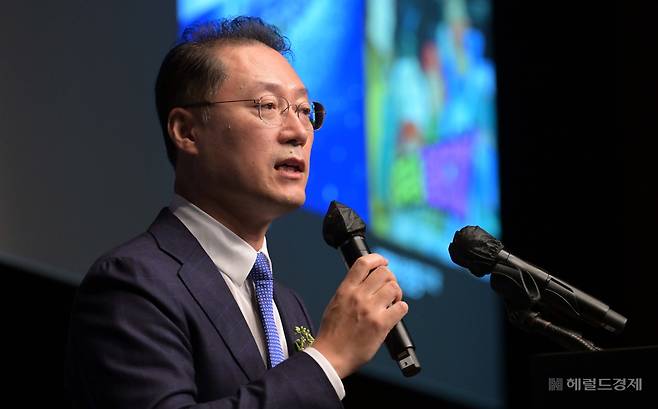 강문수 삼성전자 파운드리사업부 부사장이 지난 2022년 10월 열린 ‘헤럴드 기업포럼 2022’에서 발표하는 모습. 이상섭 기자