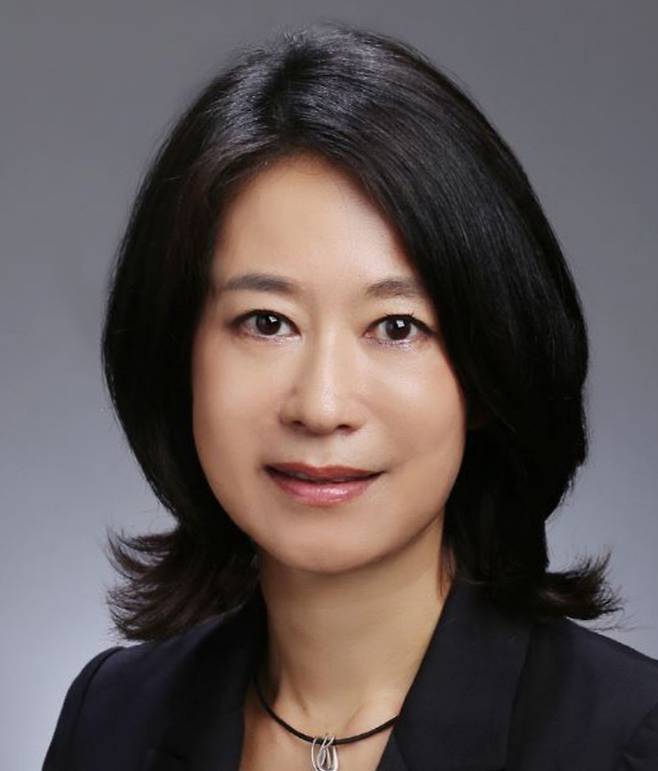 대한체육회(회장 유승민)가 출범 후 105년 만에 처음으로 여성 사무총장을 발탁하는 등 파격 인사를 단행했다. 체육회는 12일 신임 사무총장에 김나미(54) 전(前) 국제바이애슬론 부회장을 내정했다고 밝혔다. 대한체육회