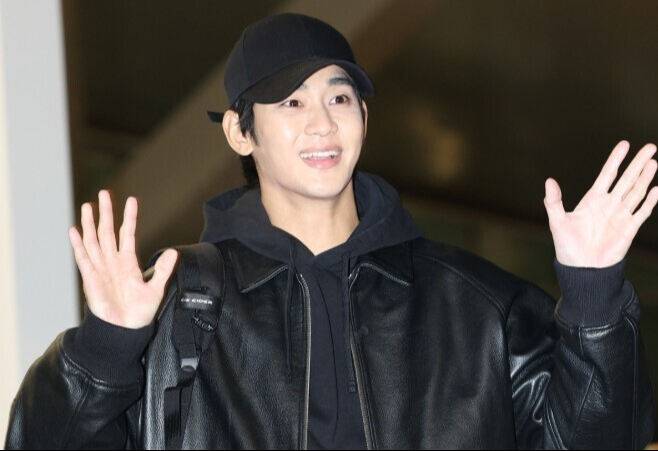 배우 김수현에 대해, 시청자들의 '굿데이' 하차 요구가 나오고 있다. 뉴스1