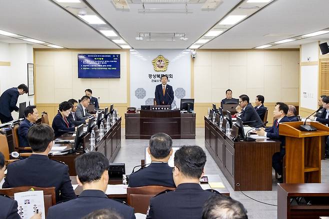 박순범 경북도의회 건설소방위원장이 회의를 진행하고 있다. ⓒ경북도의회