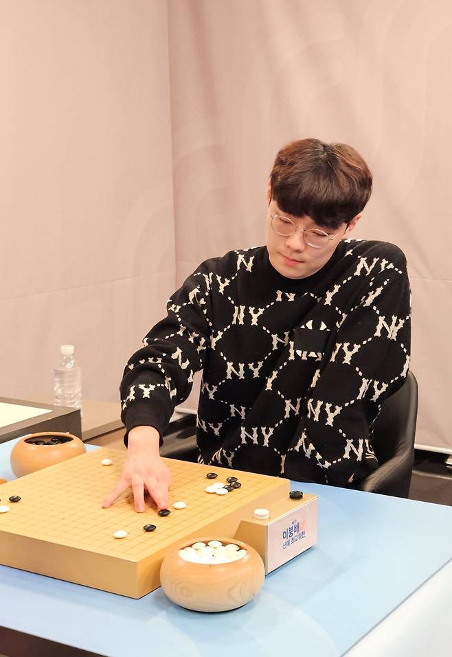 이붕배 결승에서 스미레와 맞붙는 김다빈.    한국기원 제공