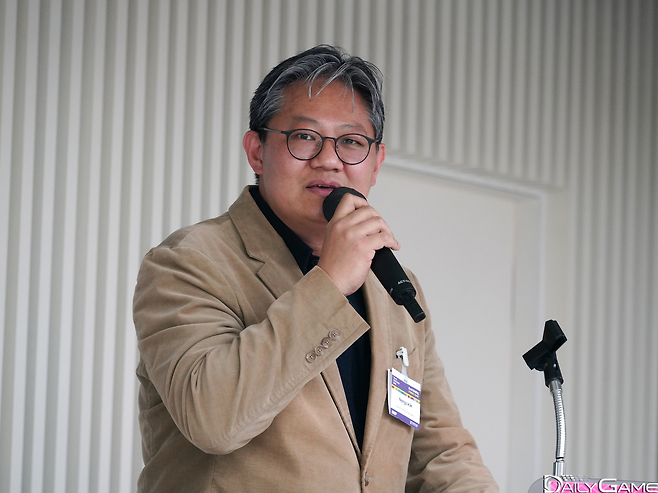 한국콘텐츠진흥원 김남걸 팀장이 행사 참석자들을 환영했다.