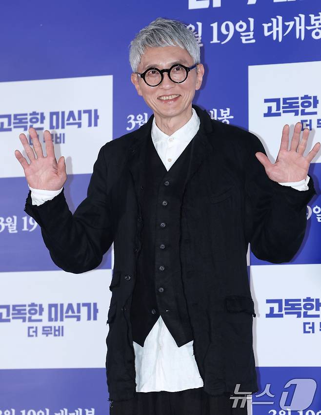 배우 겸 감독 마츠시게 유타카가 13일 오후 서울 용산구 CGV 용산점에서 열린 영화 '고독한 미식가 더 무비' 언론시사회 및 기자간담회에 참석해 포즈를 취하고 있다. '고독한 미식가 더 무비'는 프랑스 파리에서 시작해 일본의 외딴섬, 한국 남풍도 및 거제도를 찍고, 다시 일본 도쿄로! 오로지 궁극의 국물을 찾기 위한 프로 혼밥러 고로씨의 의도치 않은 모험을 담은 어드벤처 무비다. 2025.3.13/뉴스1 ⓒ News1 권현진 기자