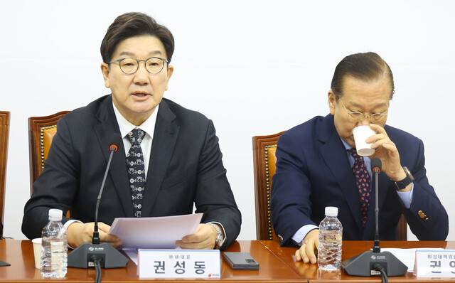 권성동 국민의힘 원내대표가 13일 국회에서 열린 비상대책위원회의에서 발언하고 있다. 윤운식 선임기자 yws@hani.co.kr