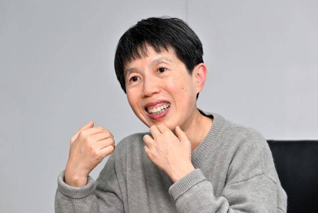 지난 4일 서울 성동구 한국기원에서 만난 중국 루이나이웨이 9단은 파괴적인 반상(盤上) 행마를 고집, ‘철녀’로 살아야만 했던 이유에 대해 “바둑판에선 상대방이 무차별적으로 공격을 해왔기 때문에 다른 선택의 여지는 없었다”라고 설명했다. 홍인기 기자