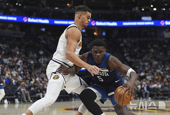 [덴버=AP/뉴시스] 미국프로농구(NBA) 미네소타 팀버울브스의 앤서니 에드워즈. 2025. 3. 12.