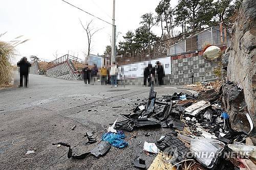 사고 현장에 흩어진 택시 잔해 [연합뉴스 자료사진]