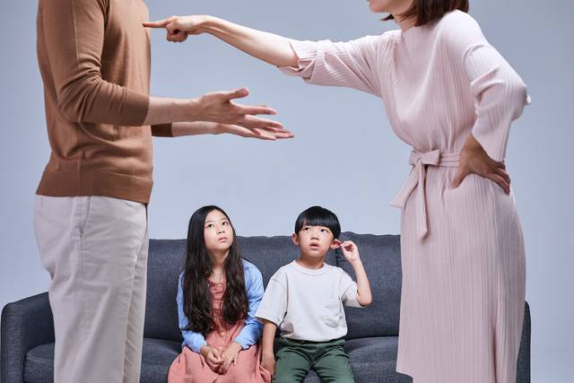 강제징수 등 회수 방안이 포함된 ‘양육비 선지급제’가 올 7월 시행된다. 사진은 기사의 특정 내용과 관련 없음. 게티이미지뱅크