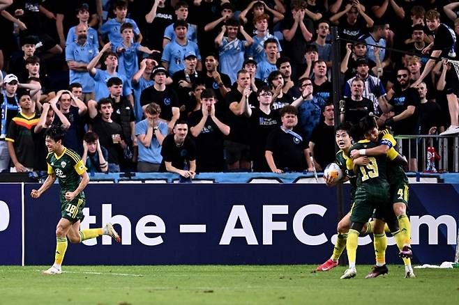 ▲ 1차전을 패한 전북은 장소를 시드니로 옮겨 2차전 원정 경기를 가졌다. 전북은 적지에서 3골차 이상으로 이겨야 했지만 역전패로 4강 진출에 실패했다. ⓒ연합뉴스/EPA