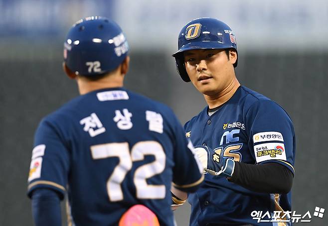 NC 외야수 박시원(오른쪽)은 이호준 신임 감독의 많은 기대를 받고 있다. 특급 유망주인 그는 올해 잠재력을 터트릴 수 있을까. 엑스포츠뉴스 DB