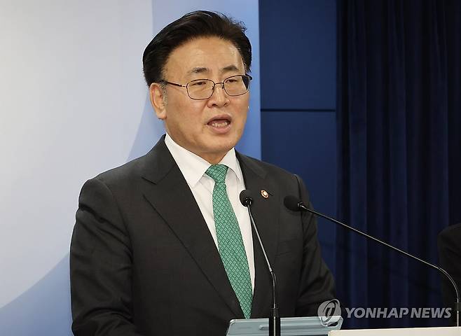 과기정통부, 핵심과제 추진성과 및 향후계획 발표 (서울=연합뉴스) 최재구 기자 = 유상임 과학기술정보통신부 장관이 11일 서울 종로구 정부서울청사에서 핵심과제 추진성과 및 향후계획을 발표하고 있다. 2025.3.11 jjaeck9@yna.co.kr