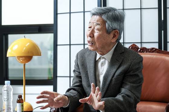 유 전 수석은 헌법재판관 임명을 저지하는 국민의힘을 대해 "어쩌려고 저러는지 모르겠다"며 "윤석열 대통령이 나라를 깽판으로 몰고 가려는 것에 완전히 동조하는 것밖에 더 되느냐"고 말했다. 김성룡 기자