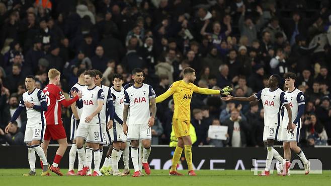 [런던=AP/뉴시스] 잉글랜드 프로축구 프리미어리그(EPL) 토트넘홋스퍼 선수단. 2025.03.13.