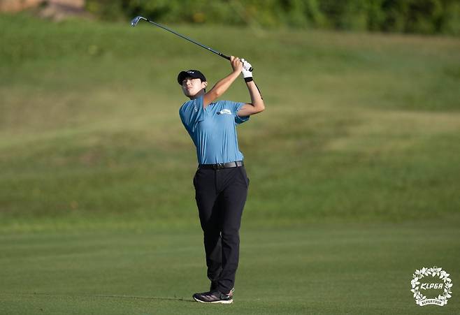 블루캐니언 레이디스 챔피언십 2라운드 12번 홀에서 아이언 샷을 하고 있는 박성현. 사진제공 | KLPGA