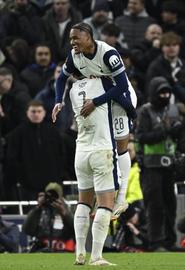 ▲ 토트넘 홋스퍼가 AZ알크마르와의 유로파리그 16강 2차전에서 윌슨 오도베르의 두 골을 앞세워 3-1로 이기고 1, 2차전 합계 3-2로 8강에 진출했다. 손흥민은 1도움을 기록했다. ⓒ연합뉴스/REUTERS/AP