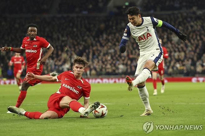 알크마르와의 경기에 출전한 손흥민 [AP=연합뉴스]