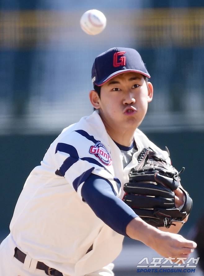 14일 부산 사직구장에서 열린 KBO리그 시범경기 롯데와 한화의 경기. 투구하는 롯데 박세현. 부산=송정헌 기자songs@sportschosun.com/2025.03.14/