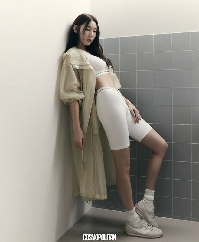 [서울=뉴시스] 한혜진. (사진=코스모폴리탄 제공) 2025.03.14. photo@newsis.com *재판매 및 DB 금지