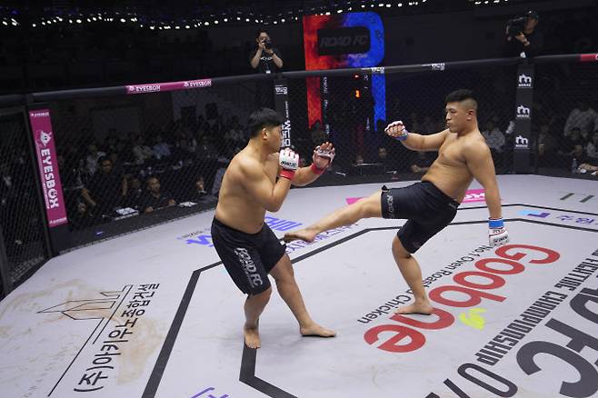 권아솔과 타이세이. 사진=ROAD FC