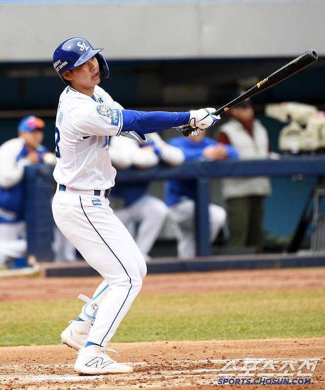 세 번째 타석이던 7회 LG 김진성의 초구 직구를 받아쳐 투런포를 터뜨린 삼성 심재훈.