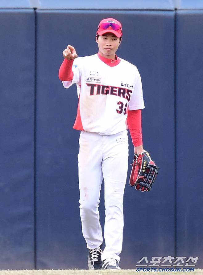15일 광주 KIA챔피언스필드에서 열린 KBO리그 시범경기 KIA와 삼성의 경기. 7회 삼성 차승준의 큼지막한 타구를 잡아낸 KIA 박재현. 광주=송정헌 기자songs@sportschosun.com/2025.03.15/