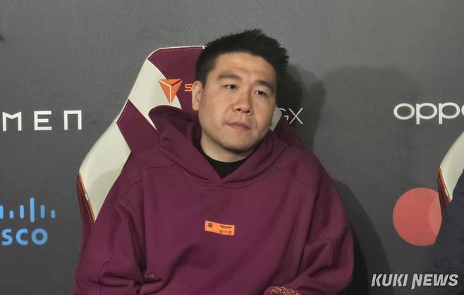 피유 리우 리그 스튜디오 게임 디렉터가&nbsp;16일 서울 종로구 롤파크 LCK 아레나에서 취재진과 만나 인터뷰하고 있다. 김영건 기자