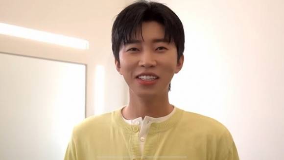 가수 임영웅이 기억력 저하를 겪고 있다며 ‘치매’를 언급했다. 임영웅 유튜브 채널 캡처