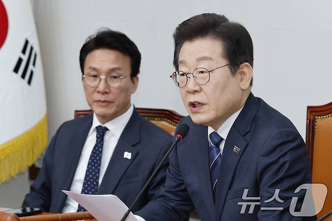 이재명 더불어민주당 대표가 17일 오전 서울 여의도 국회에서 열린 최고위원회의에 참석해 모두 발언하고 있다. 2025.3.17/뉴스1 ⓒ News1 안은나 기자