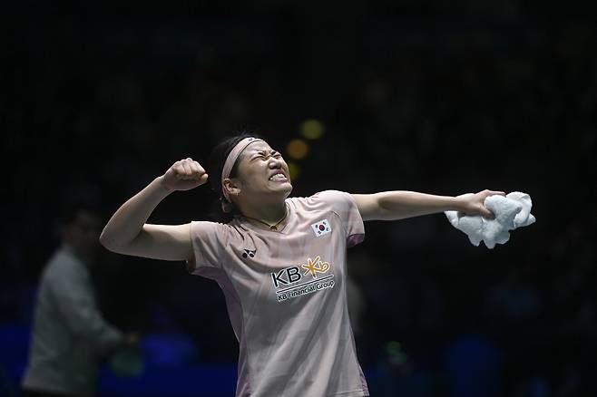 (250316) -- BIRMINGHAM, March 16, 2025 (Xinhua) -- An Se Young celebrates after winning the women's singles semifinal between An Se Young of South Korea and Yamaguchi Akane of Japan at the All England Open Badminton Championships 2025 in Birmingham, Britain, March 15, 2025. (Xinhua/Wu Lu)<저작권자(c) 연합뉴스, 무단 전재-재배포, AI 학습 및 활용 금지>
