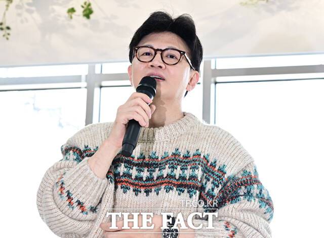 지난 6일 서울 서대문구 코지모임공간 신촌점에서 열린 2025 대학생시국포럼 백문백답 토론회 강연자로 참석해 발언하던 한동훈 전 국민의힘 대표. /이새롬 기자