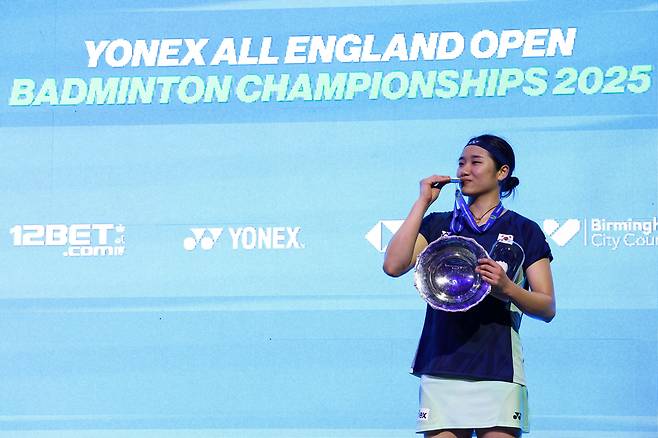 안세영이 배드민턴 최고 권위 대회인 전영오픈에서 17일 우승을 거뒀다. 2023년 이후 2년 만에 정상을 탈환했다. /AFP 연합뉴스