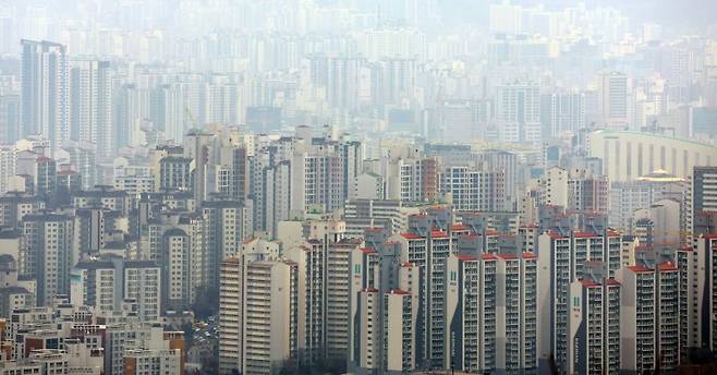 서울 남산에서 바라본 아파트 모습. 뉴스1