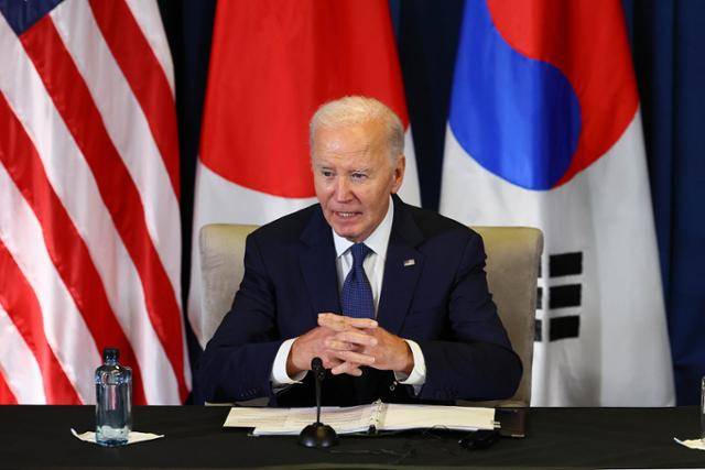 조 바이든 전 미국 대통령이 지난해 11월 15일 페루 리마 컨벤션센터에서 열린 한미일 정상회담에서 발언하고 있다. 리마=왕태석 선임기자