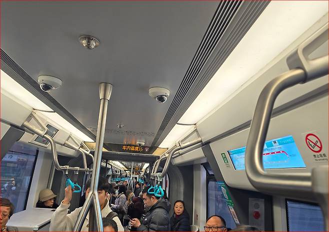 ART 내부 모습. 지하철과 비슷하다. 이빈=강갑생 기자