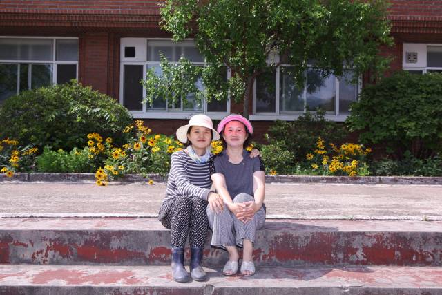 ▲ 이민서 푸르린 대표와 그의 어머니.