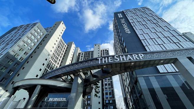 국내 최초 공동주택 수직증축 리모델링 단지인 '잠실 더샵 루벤'이 준공을 마치고 입주에 나섰다. 사진=포스코이앤씨