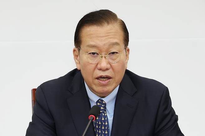 권영세 국민의힘 비상대책위원장이 17일 오전 서울 여의도 국회에서 열린 비상대책위원회의에서 모두발언을 하고 있다.  / 사진=뉴스1