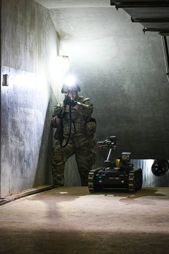 A soldier from the U.S. 2nd Infantry Division and South Korean-U.S. Combined Division deploys an unmanned robot to search a subterranean facility during an underground facility response drill in Paju, Gyeonggi, on March 17. The exercise is part of this year's Freedom Shield field training drills. [ROK ARMY]