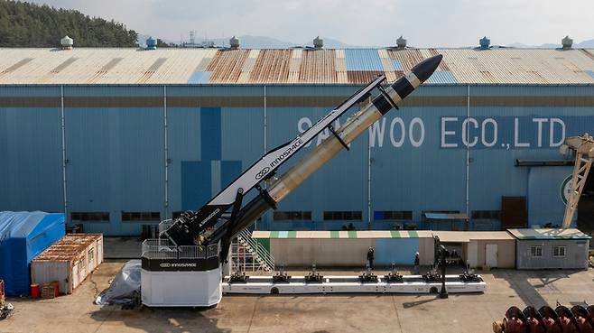 발사대-발사체 체계연동시험을 진행 중이다. [사진=이노스페이스]