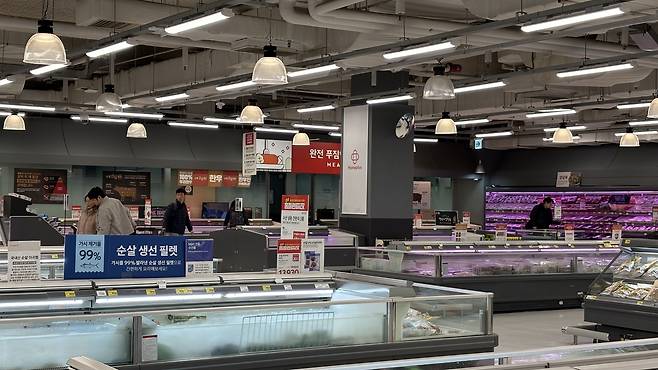 16일 낮 서울의 한 홈플러스 매장 전경. 신현주 기자